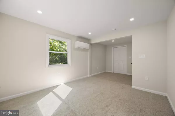 Aston, PA 19014,14 ROSALIE LN