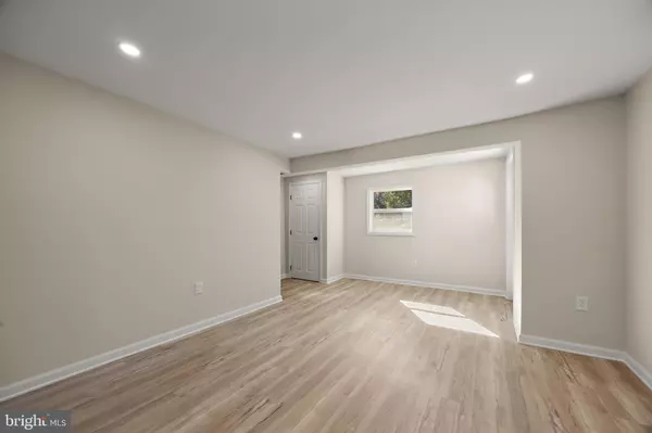 Aston, PA 19014,14 ROSALIE LN