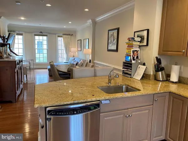 Alexandria, VA 22314,1828 POTOMAC GREENS DR