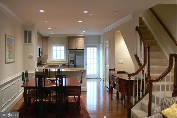 Alexandria, VA 22314,1828 POTOMAC GREENS DR