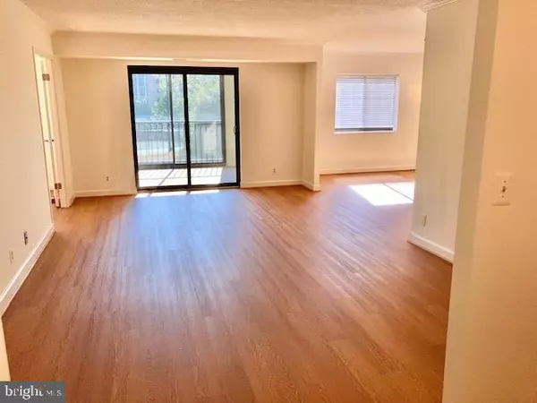 Alexandria, VA 22303,5902 MOUNT EAGLE DR #106