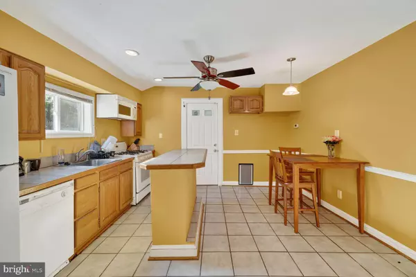 1001 IAGO AVE, Capitol Heights, MD 20743