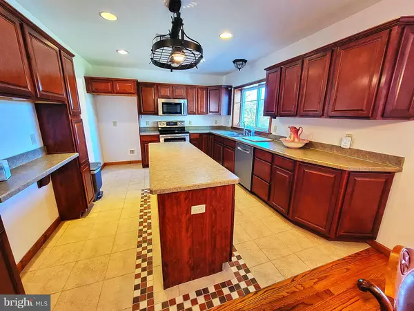 Shillington, PA 19607,1018 CRESTVIEW AVE