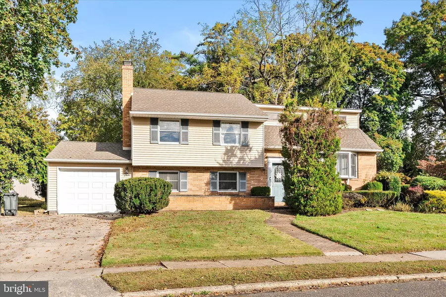 10 WINDING WAY, Mount Holly, NJ 08060