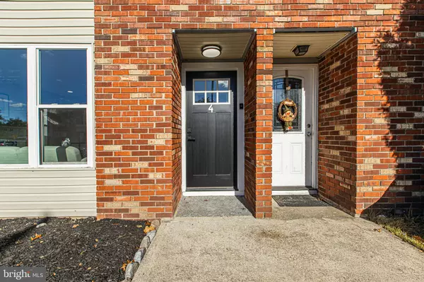 Sewell, NJ 08080,4 CORVAS CT