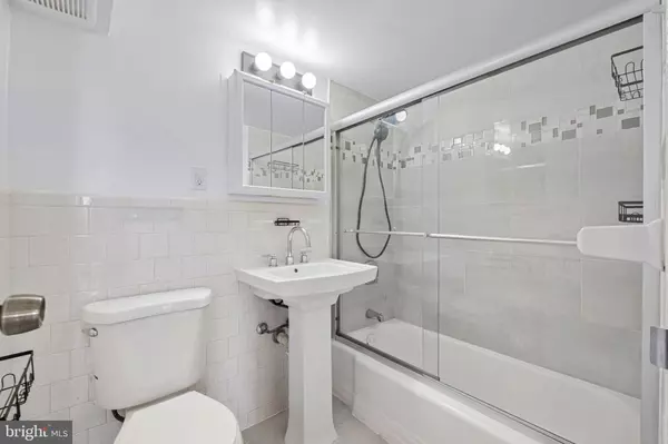 Alexandria, VA 22312,431 ARMISTEAD ST N #211