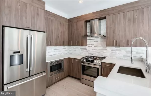 Philadelphia, PA 19123,250 POPLAR ST