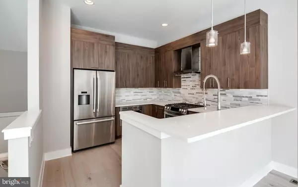 Philadelphia, PA 19123,250 POPLAR ST