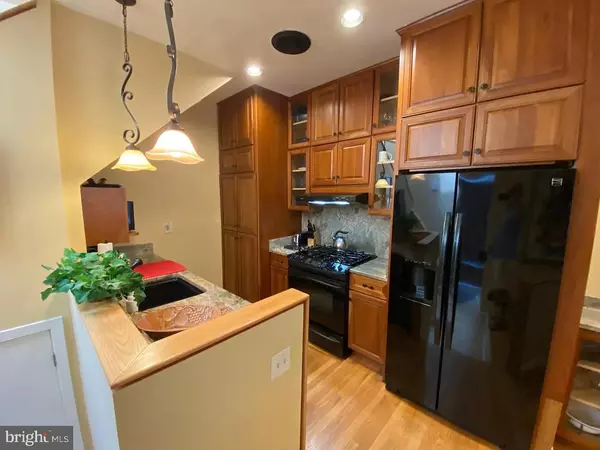 Washington, DC 20002,825 F ST NE