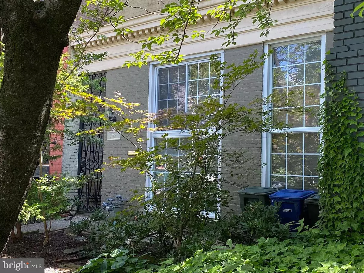 Washington, DC 20002,825 F ST NE