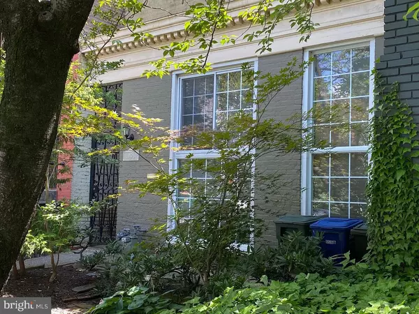 825 F ST NE, Washington, DC 20002