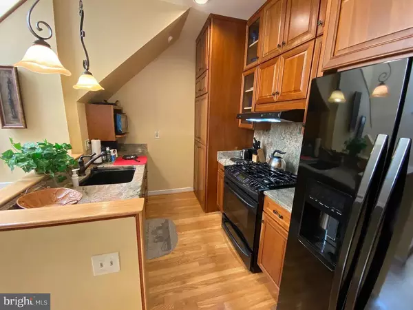 Washington, DC 20002,825 F ST NE