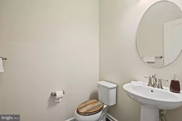 Middle River, MD 21220,902 WHITE HAWK CT