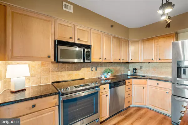 Arlington, VA 22202,1805 CRYSTAL DR #1011S