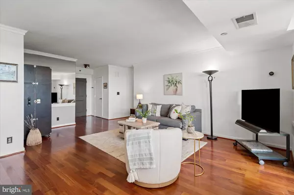 Arlington, VA 22202,1805 CRYSTAL DR #1011S