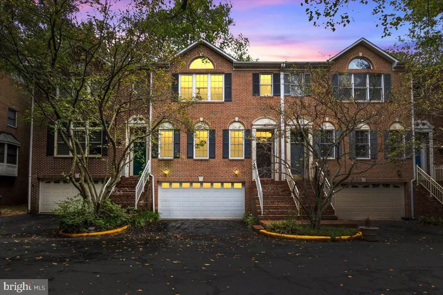 2904 OAKTON CREST PL, Vienna, VA 22181