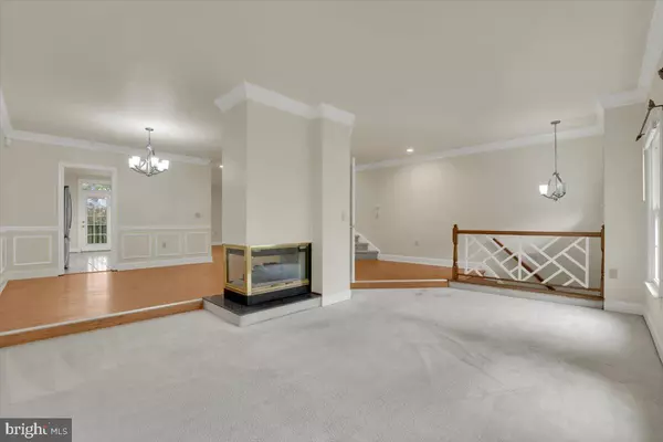 Vienna, VA 22181,2904 OAKTON CREST PL