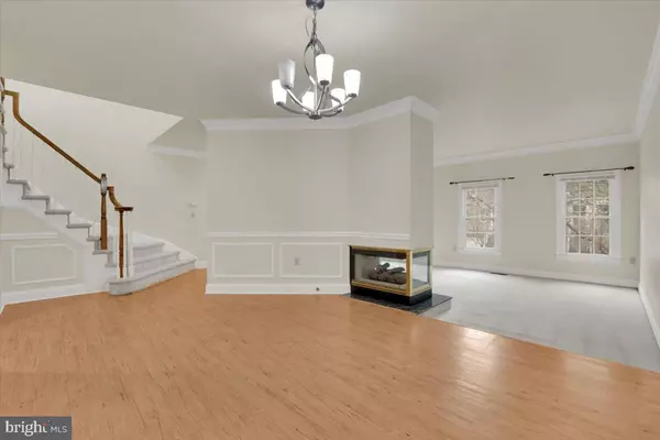 Vienna, VA 22181,2904 OAKTON CREST PL