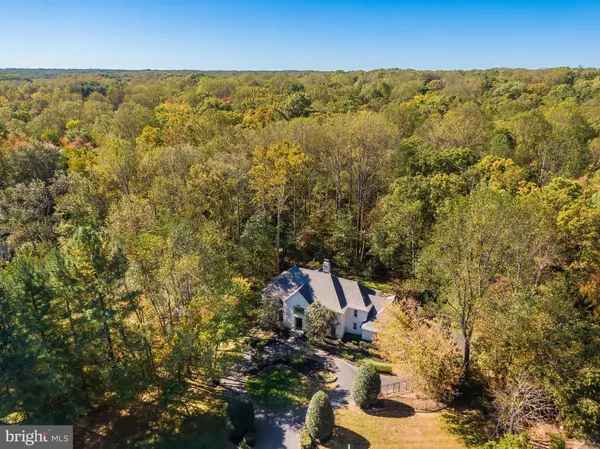 Oakton, VA 22124,2404 OAKMONT CT