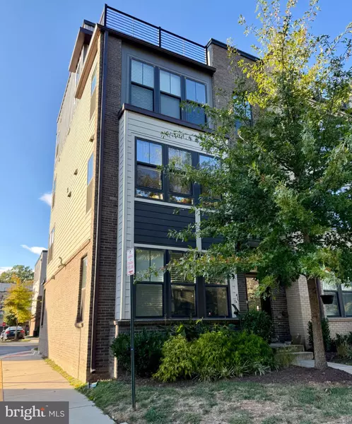 12028 N SHORE DR, Reston, VA 20190