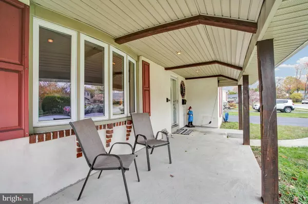 Aston, PA 19014,708 LAMP POST LN