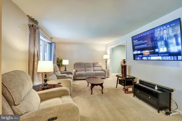 Aston, PA 19014,708 LAMP POST LN