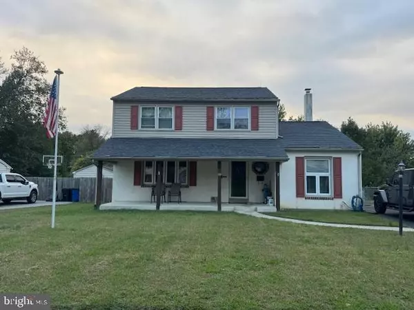 Aston, PA 19014,708 LAMP POST LN