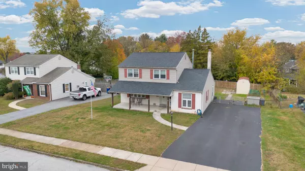 Aston, PA 19014,708 LAMP POST LN