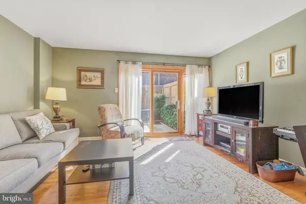 Ardmore, PA 19003,106 W MONTGOMERY AVE #8