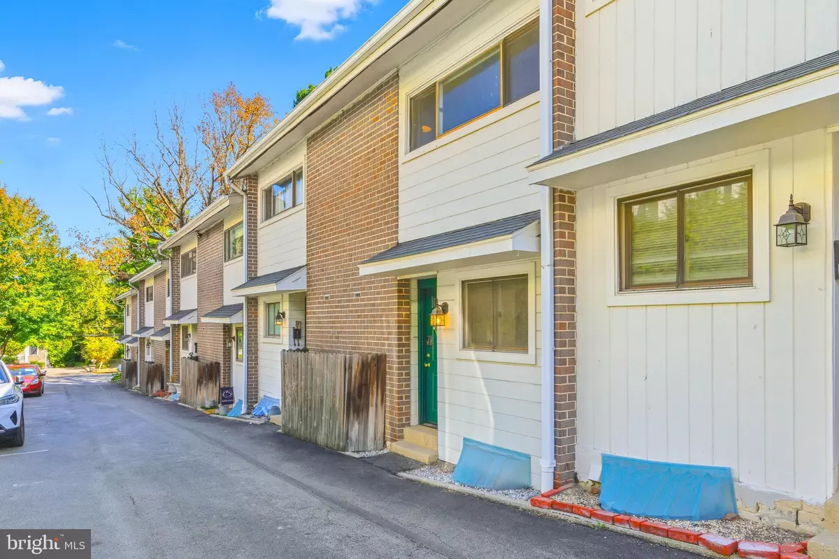 Ardmore, PA 19003,106 W MONTGOMERY AVE #8