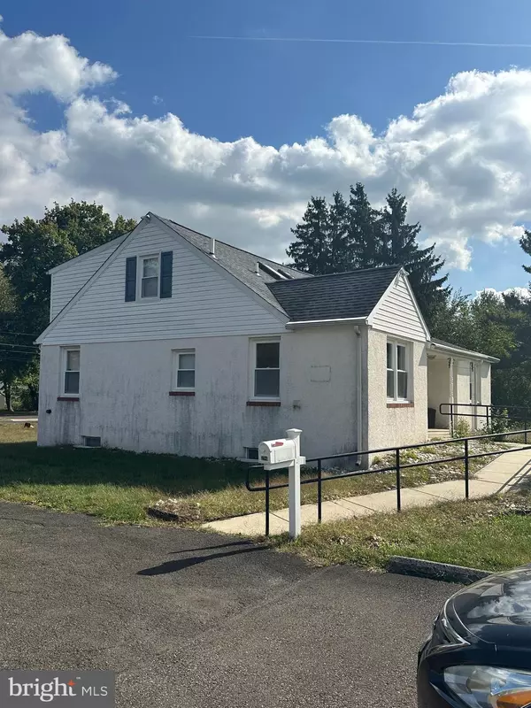 Warminster, PA 18974,296 EVERGREEN AVE