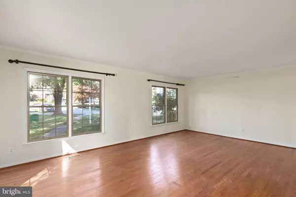 Lutherville Timonium, MD 21093,9 DICKENS SQ