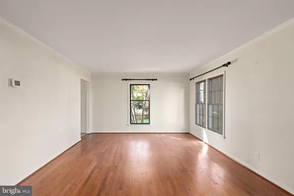 Lutherville Timonium, MD 21093,9 DICKENS SQ