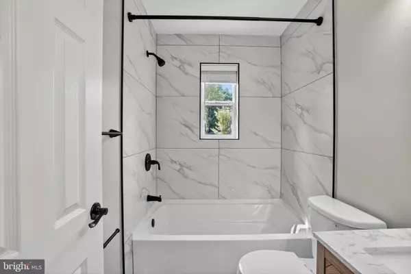 Silver Spring, MD 20910,1704 E WEST HWY #1704