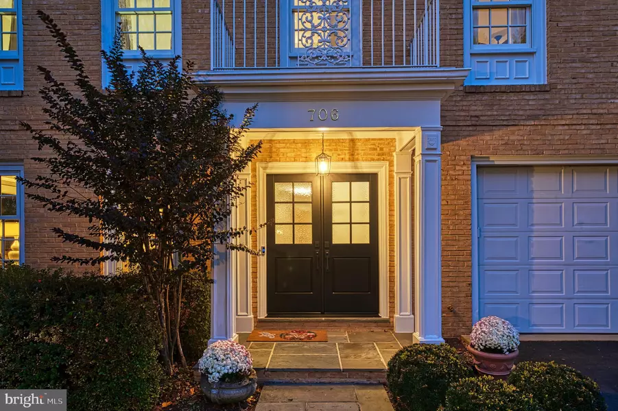 706 BLUEBERRY HILL RD, Mclean, VA 22101