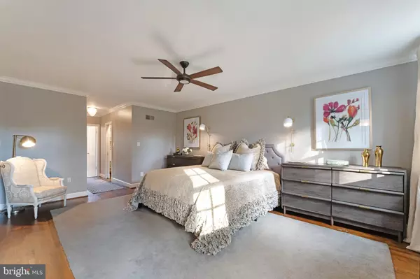 Mclean, VA 22101,706 BLUEBERRY HILL RD