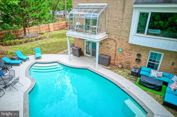 Mclean, VA 22101,706 BLUEBERRY HILL RD