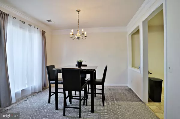 Lorton, VA 22079,9246 CARDINAL FOREST LN #301