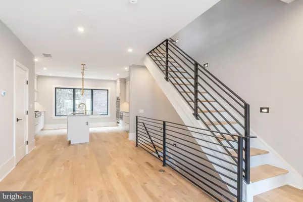 Philadelphia, PA 19148,905 EMILY ST