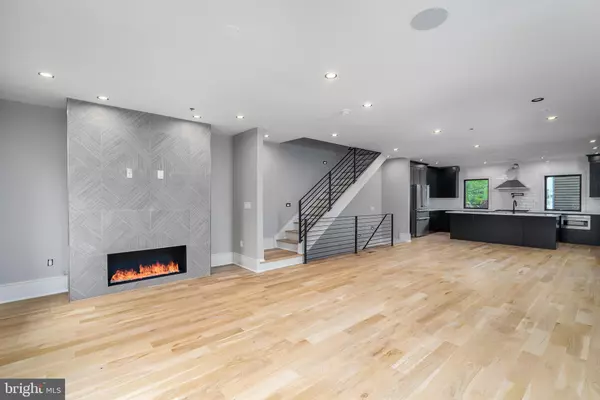 Philadelphia, PA 19148,905 EMILY ST