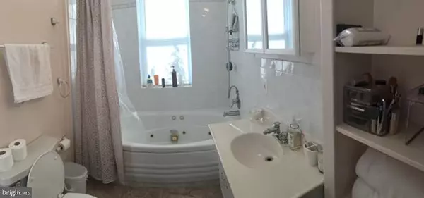 Washington, DC 20001,922 O ST NW #1