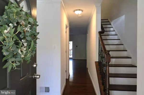 Springfield, VA 22152,8914 SHAMROCK CT