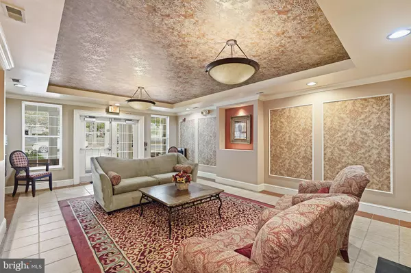 Warrenton, VA 20187,6696 CLUB HOUSE LN #104