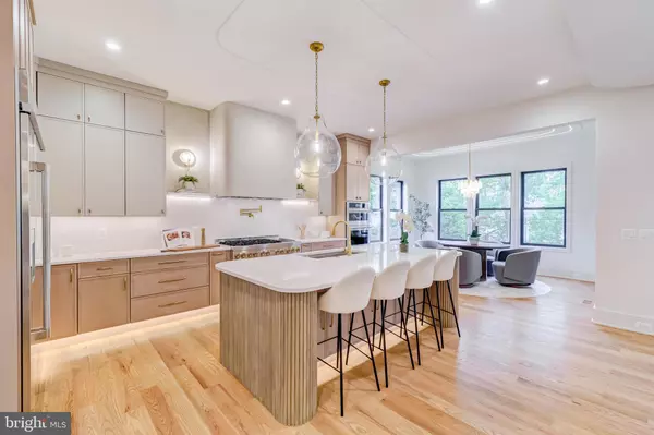 Vienna, VA 22180,913 SYMPHONY CIR SW