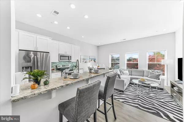 Conshohocken, PA 19428,537 APPLE ST #302