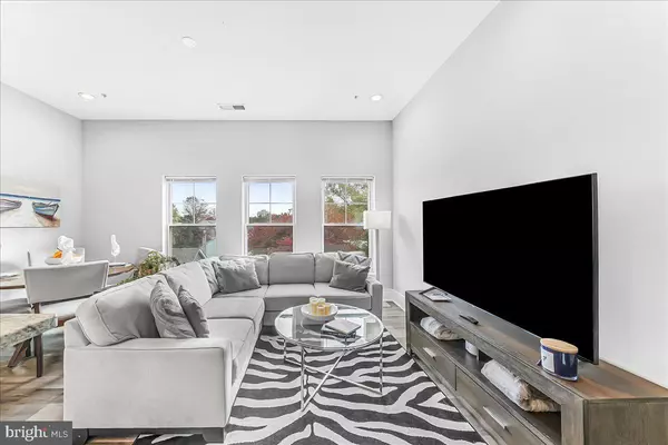 Conshohocken, PA 19428,537 APPLE ST #302