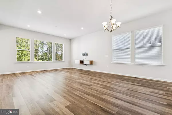 Dumfries, VA 22026,17815 WOODS OVERLOOK DR