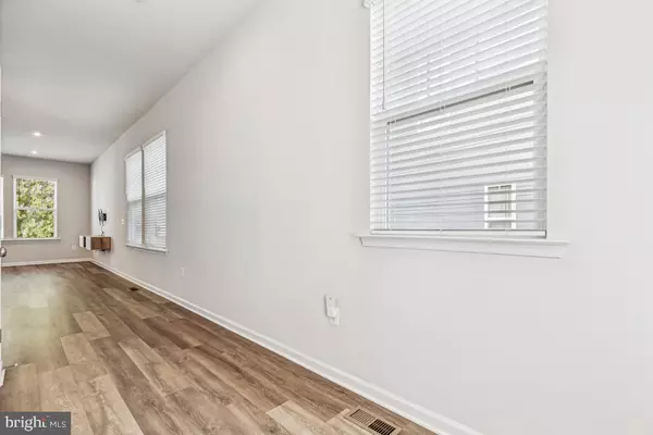 Dumfries, VA 22026,17815 WOODS OVERLOOK DR