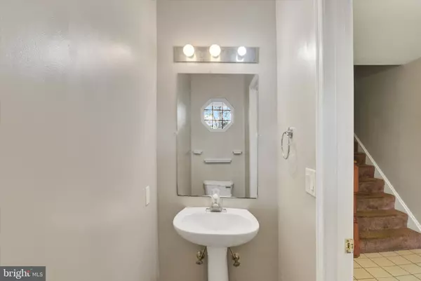 Harrisburg, PA 17111,5772 HIDDEN LAKE DR