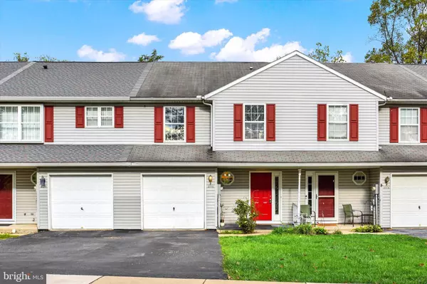 5772 HIDDEN LAKE DR, Harrisburg, PA 17111